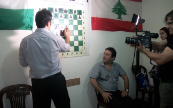 رجل الأعمال الفلسطيني المناضل ثائر الغضبان يفتتح دورة تعليم في الشطرنج في مخيم شاتيلا