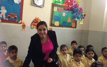 وفد من الهيئة النسائية الشعبية يوزع الهدايا على الأطفال عشية عيد الطفل