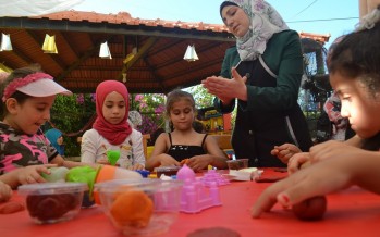 عفاف بلعة تستقبل أبناء الرعاية على مائدة إفطارها الرمضاني
