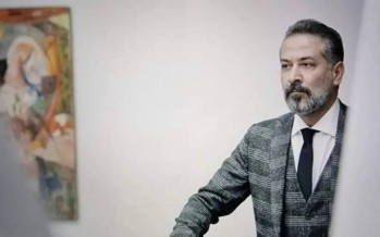 صورة لـ عبد المنعم عمايري في المستشفى بعد تعرّضه للضرب في سوريا