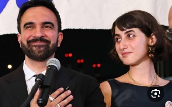 راما دواجي.. الفنانة السورية التي قد تُصبح السيدة الأولى لمدينة نيويورك!