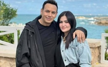 مصطفى قمر يفاجئ جمهوره بظهور زوجته في كليب “مش هاشوفك” من ألبومه الجديد “قمر 25” مصطفى قمر يفاجئ جمهوره بظهور زوجته في كليب “مش هاشوفك” من ألبومه الجديد “قمر 25”