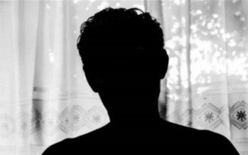 فضيحة مُدوية: القبض على فنان شهير متلبساً.. هذا ما وجدوه داخل سيارته!