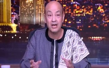 عمرو أديب يكشف سبب ارتداء الجلباب على الهواء ويتحدث عن جنسيته عمرو أديب يكشف سبب ارتداء الجلباب على الهواء ويتحدث عن جنسيته