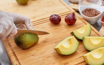 لوح التقطيع… تفصيل صغير يصنع فرقًا كبيرًا في مطبخك لوح التقطيع… تفصيل صغير يصنع فرقًا كبيرًا في مطبخك