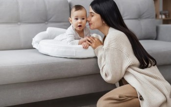 رحلة الحواس في أول ستة أشهر: كيف تواكبين نمو طفلكِ خطوة بخطوة