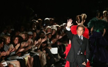 وفاة مصمم الأزياء الإيطالي فالنتينو عن 93 عاماً