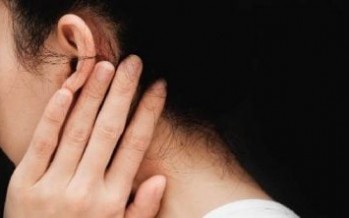 هل تعاني من ألم خلف الأذن؟ تعرف إلى الأسباب وطرق العلاج..