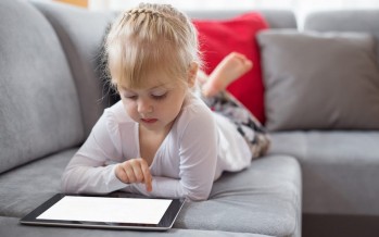 كيفية تربية طفل غير متعلق بالأجهزة الإلكترونية