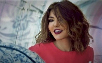 في عيد ميلادها ال 67 الديفا سميرة سعيد ترند بسبب جمال صورها مع أبنها وفريق عملها