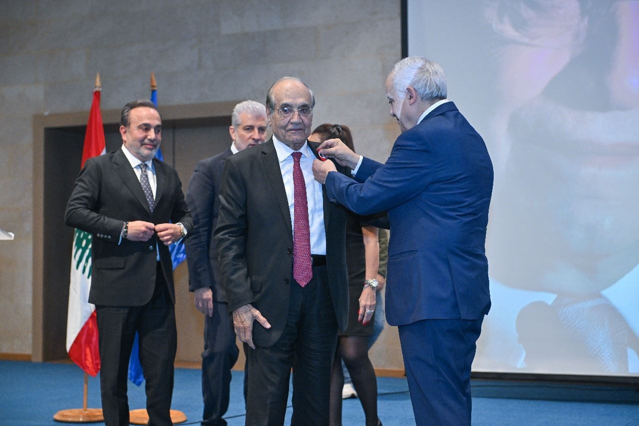 تكريم مهيب لموسى زغيب في الكسليك… “ملك الزجل اللبناني” ينال وسام الاستحقاق الفضي ذو السعف