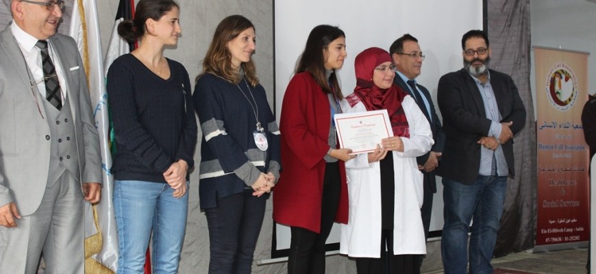 جمعية النداء الإنساني كرّمت أطباء وممرضين