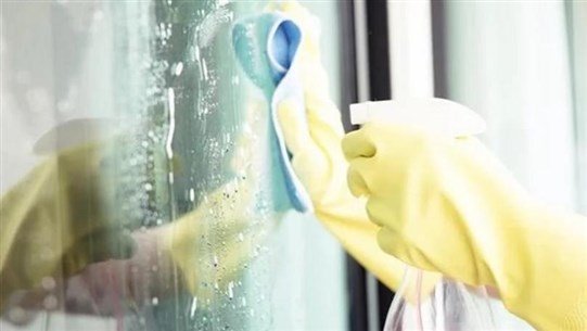حيلة ذكيّة لتلميع زجاج النوافذ بأكياس الشاي حيلة ذكيّة لتلميع زجاج النوافذ بأكياس الشاي