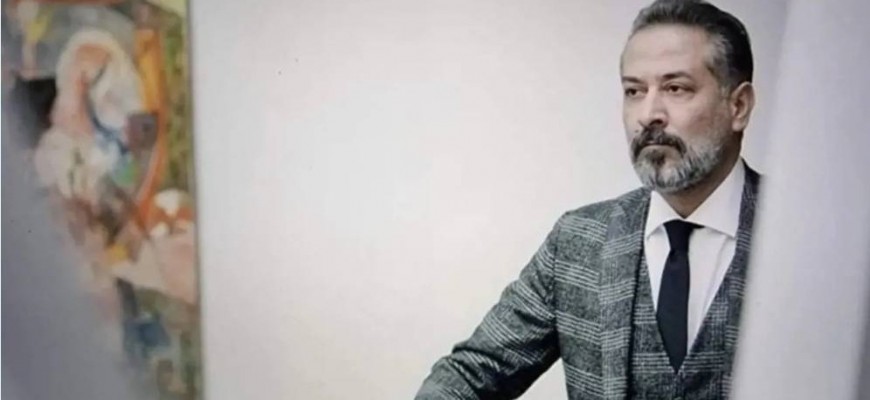 صورة لـ عبد المنعم عمايري في المستشفى بعد تعرّضه للضرب في سوريا