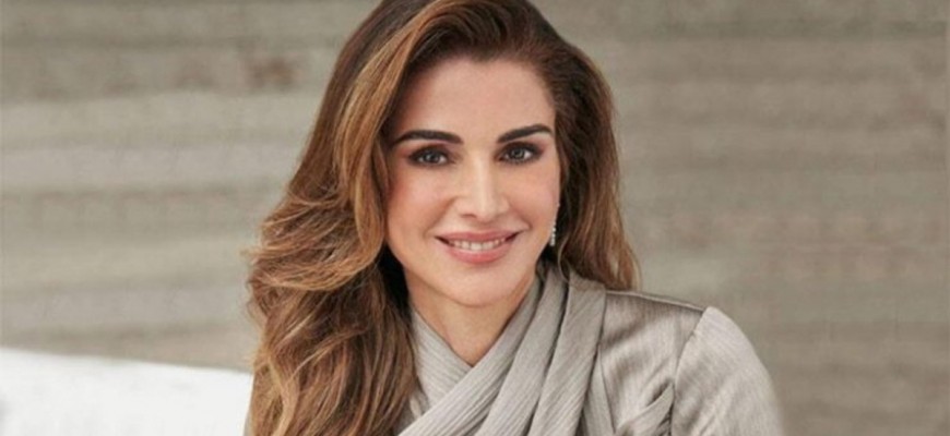 سرّ القميص الأبيض في خزانة الملكة رانيا… أناقة ربيعية بتوقيع دور عالمية