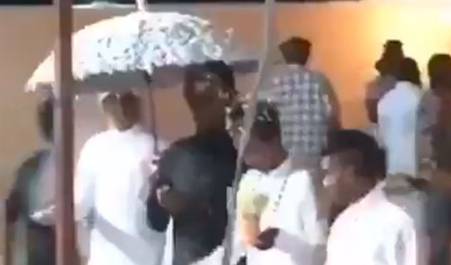 زواج شابَين مثليَين في السعودية.. والشرطة تعتقل المدعوين زواج شابَين مثليَين في السعودية.. والشرطة تعتقل المدعوين
