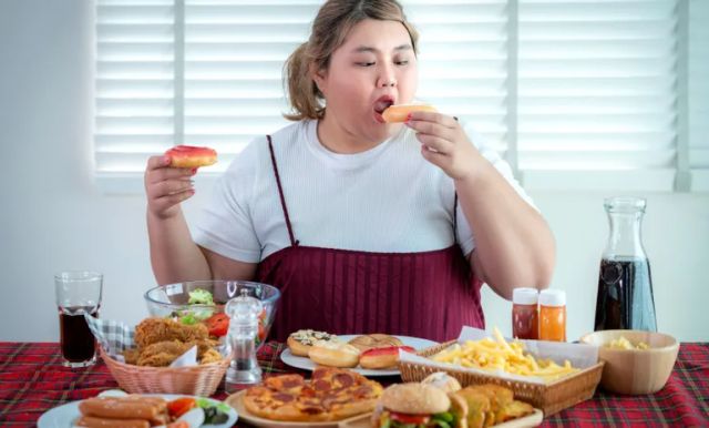 اضطراب الأكل القهري مرض نفسي لا يجب إهماله اضطراب الأكل القهري مرض نفسي لا يجب إهماله