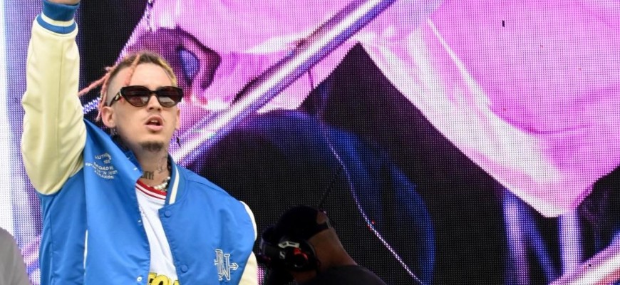 سقط مغشيا عليه على المسرح وأمام جمهوره.. وفاة الرابر كوستا تيتش سقط مغشيا عليه على المسرح وأمام جمهوره.. وفاة الرابر كوستا تيتش