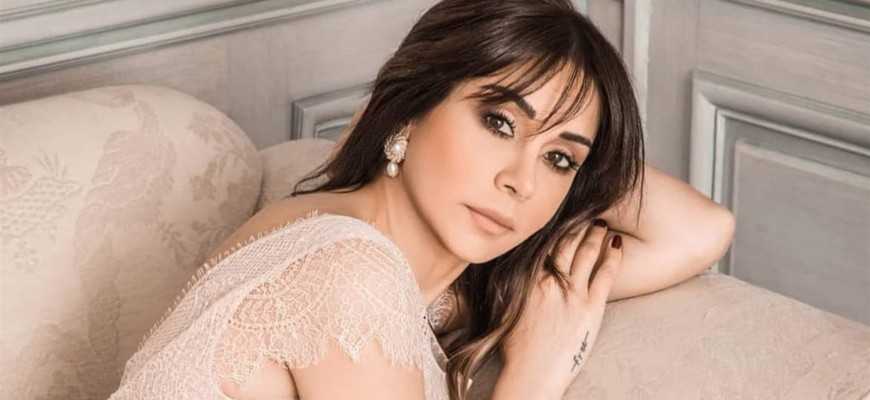 كاريس بشار وابنها يخطفان الأنظار في باريس… صور عفوية أمام برج إيفل