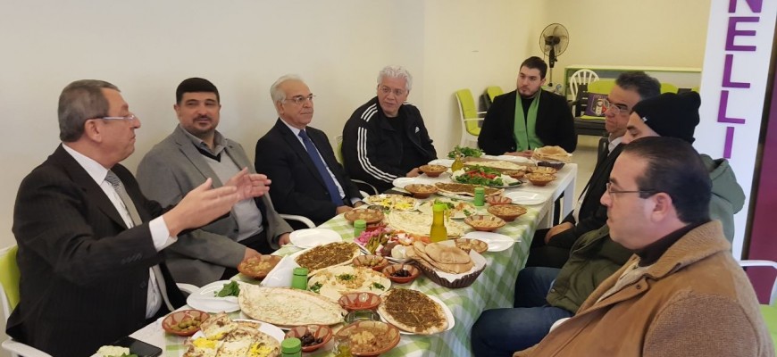 السيد محمود القيسي يقيم حفل افطار السيد محمود القيسي يقيم حفل افطار