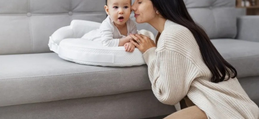 رحلة الحواس في أول ستة أشهر: كيف تواكبين نمو طفلكِ خطوة بخطوة