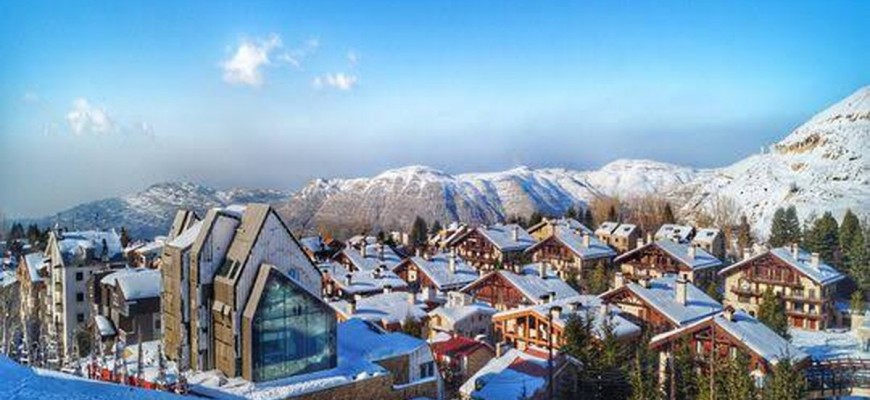 السياحة الشتوية في لبنان… مرآة لانقسام المجتمع