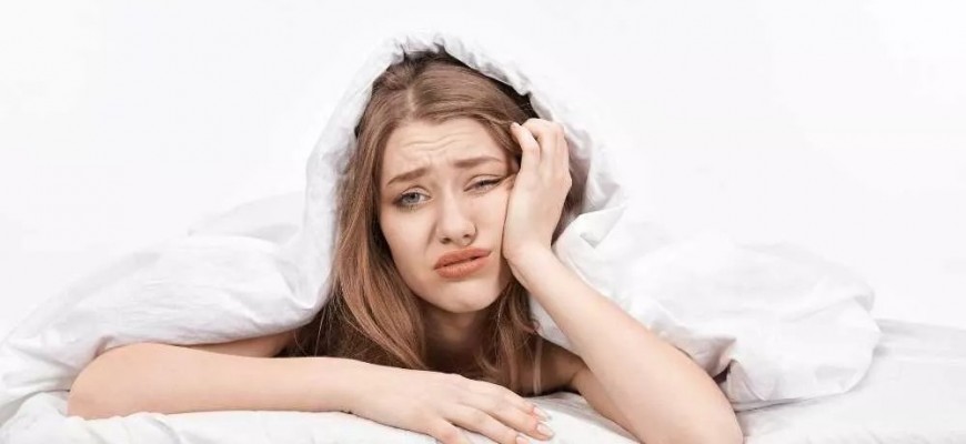 السهر الصيفي لا يسرق نومك فقط... بل يغيّر طريقة تفكيرك وانفعالاتك!
