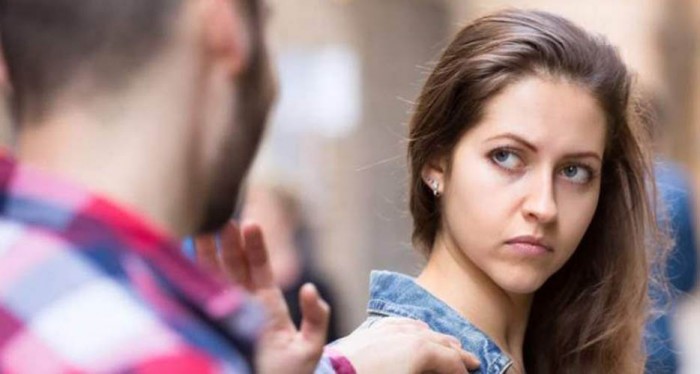 تحرَّش بفتاة في صيدا..فضرباه ووضعاه داخل السيارة موجهين المسدس في رأسه!