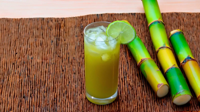 أضرار الإفراط في شرب عصير القصب