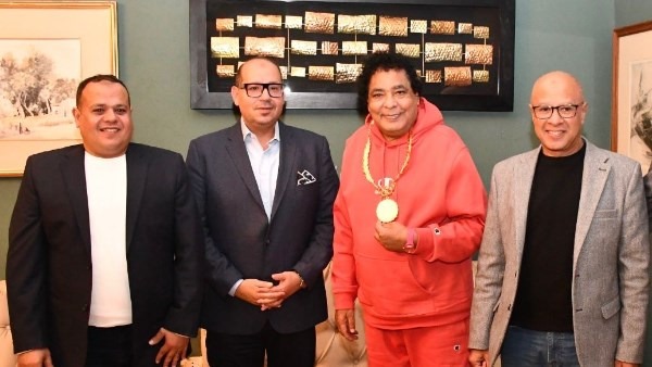 محمد منير سفيرًا للأولمبية المصرية ويحصد “قلادة العظماء”