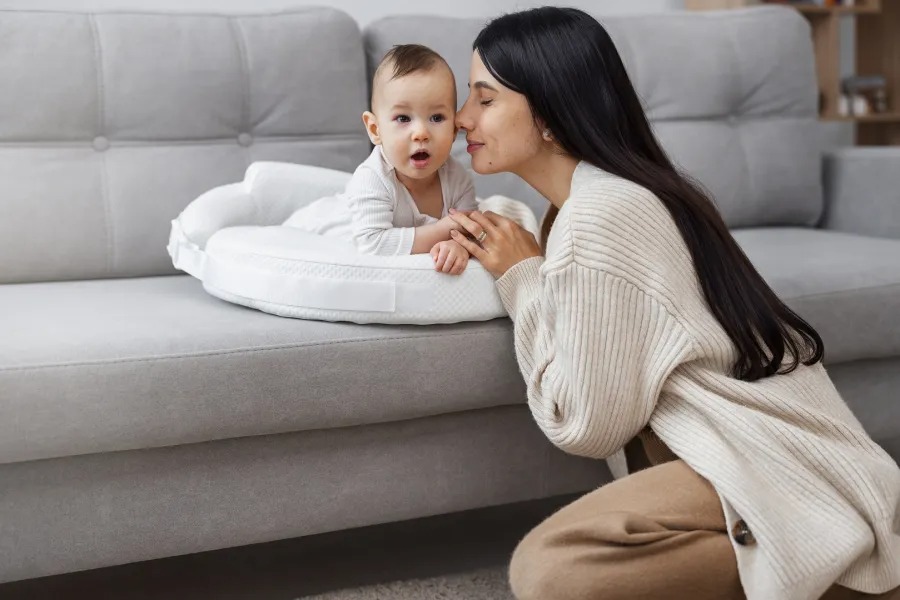 رحلة الحواس في أول ستة أشهر: كيف تواكبين نمو طفلكِ خطوة بخطوة