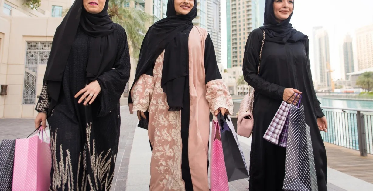 جدول مقاسات العبايات: اتبعي النصائح التالية للحصول على إطلالة فخمة