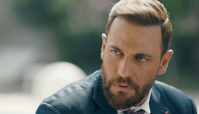 نيقولا معوض يروي تفاصيل تعرضه للتحرش لسنوات وهو طفل: “هددني بحبس والدي
