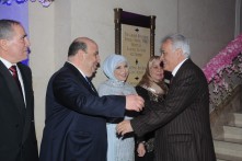 د. محمود بري مباركاً للمهندس محمد دنش