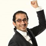 احمد حلمي - مواليد عام 1969 - يبلغ من العمر 45 عاماً.