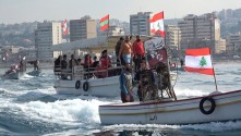 مسيرة مراكب لصيادي الأسماك في صيدا وفاءً لذكرى الشهيد معروف سعد