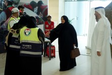 الدكتورة_رجاء_عيسى_القرق_في_جولة_حول_الملتقى.jpg