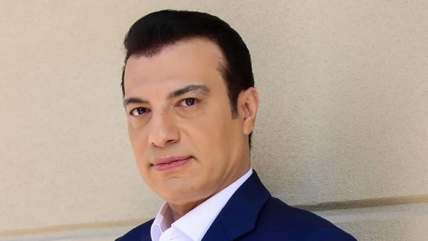 إيهاب توفيق… صوت نجح جماهيريًا وحمل الدكتوراه في الغناء والموسيقى