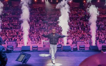 عمرو دياب يحيي حفلًا جماهيريًا حاشدًا في البحرين.. إطلالة شبابية وتفاعل غير مسبوق