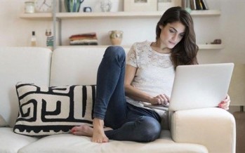 6 أضرار تواجه جسمك خلال العمل من المنزل أثناء الحجر الصحي.. وحلول فعّالة