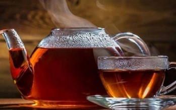 تجنبوا الإكثار من شرب الشاي خلال العزل المنزلي