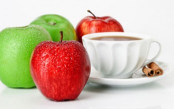 نصيحة علمية.. ابدأ يومك بتناول تفاحة بدلاً من فنجان القهوة