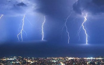 عاصفة من الدرجة الثانية ستضرب لبنان.. برَد عشوائي وثلوج ورياح وفيضانات!