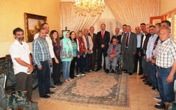 محافظ  لبنان الجنوبي ضو يحتفل مع إعلاميي صيدا بعيد شهداء الصحافة