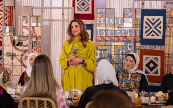 الملكة رانيا في إفطار مادبا.. حضور لافت وأناقة رمضانية مميزة