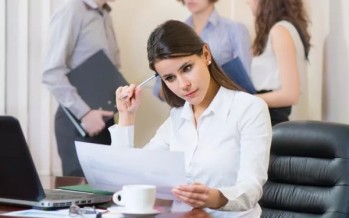عبارات قد تفقد ثقة زملائك فيك.. كيف تحافظ على صورة احترافية؟
