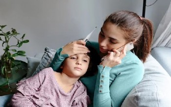 حمّى الأطفال: كيف تتصرّف الأم بوعي وأمان؟