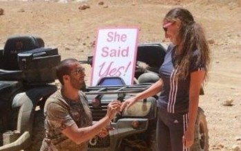 لن تصدقوا من على أي ارتفاع طلب يدها!