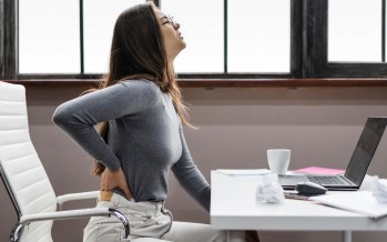 5 تمارين لآلام الظهر تساعد على النوم بشكل أفضل