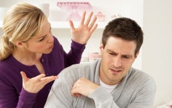 غيرة المرأة على زوجها: متى تصبح دليل حب ومتى جرس إنذار؟ غيرة المرأة على زوجها: متى تصبح دليل حب ومتى جرس إنذار؟